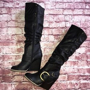 SOLD NWOT 8 Woman’s black wedge boots